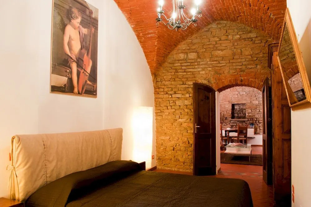 Costa San Giorgio Apartment by Mamo Florence