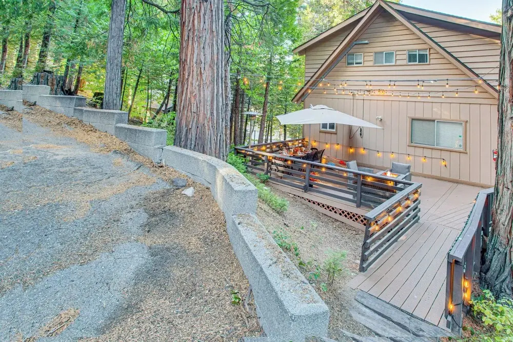 1 Mi to Lake Arrowhead Village! Cabin w/ Game Room