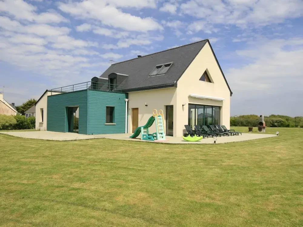 Scenic Villa in Moelan sur mer With Sauna
