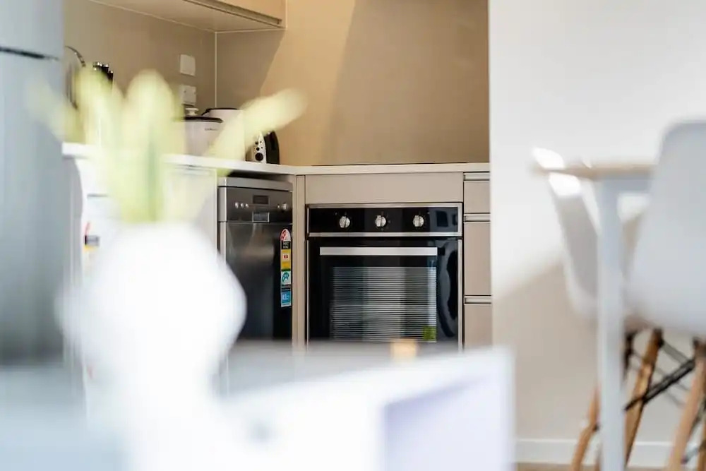 Takapuna Central Spacious & New Home 3