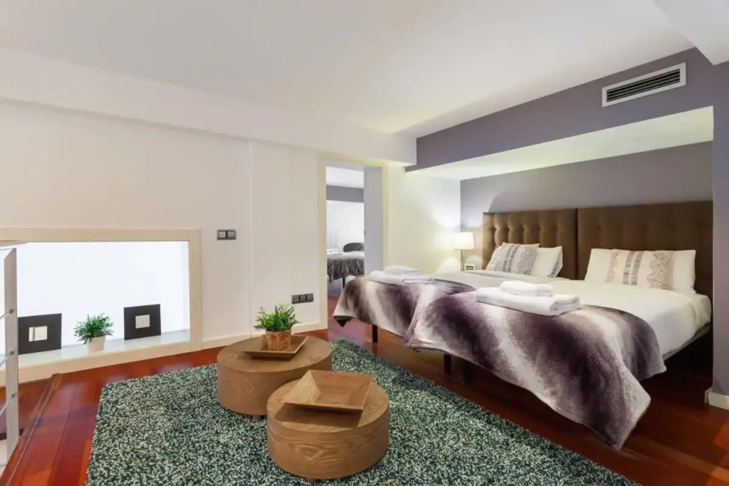 Plaça Catalunya Breathtaking 3bedroom Duplex with balcony
