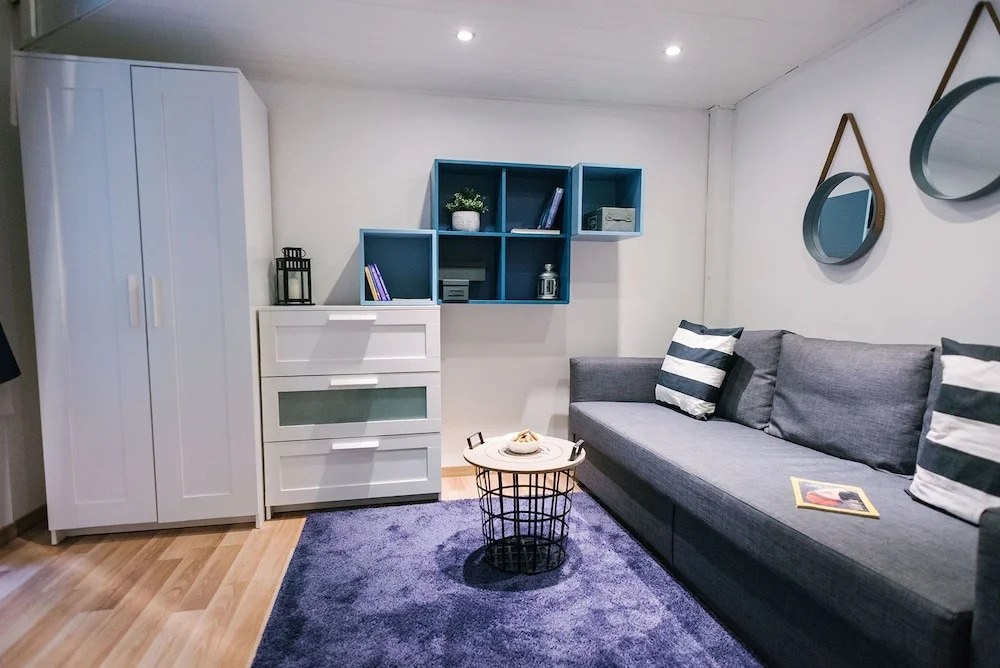 Dfive Apartments - Golden Hand