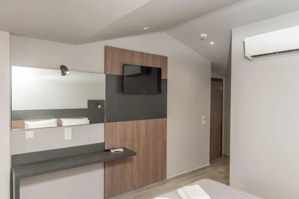 Elizabeth Queen Luxury Rooms