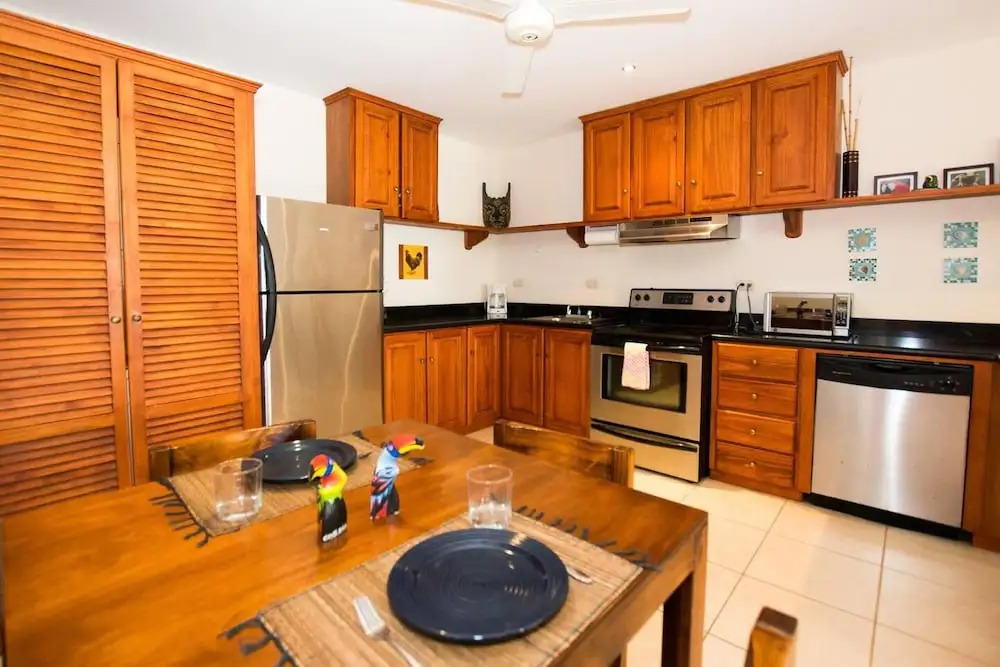 Cozy Garden Condo with Vibrant Tropical Decor, Swimming Pool and Rancho