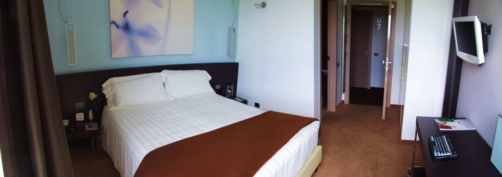 Hotel For You