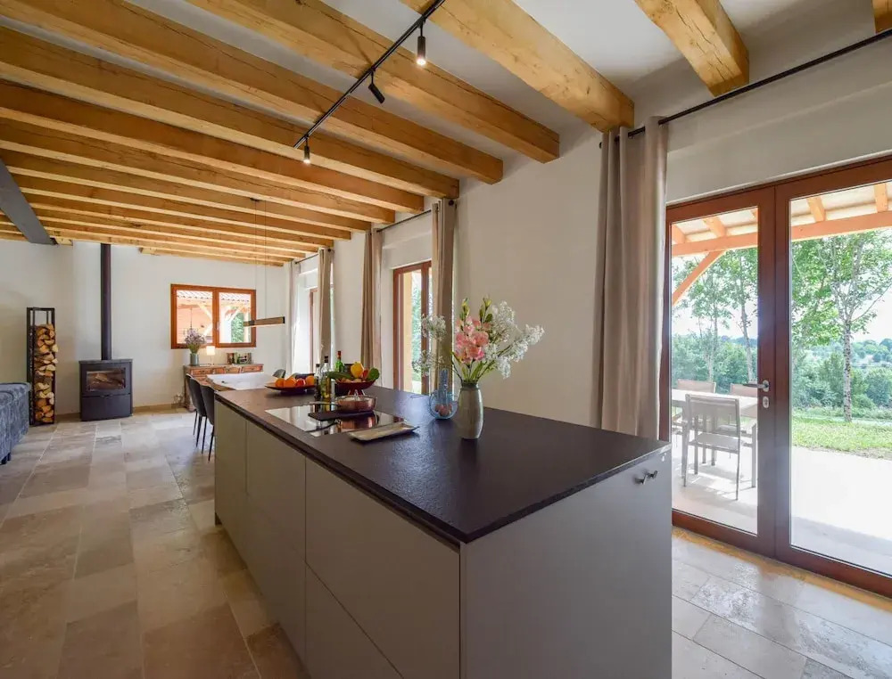 Elegant 10-guest Villa With Pool & Castle Views
