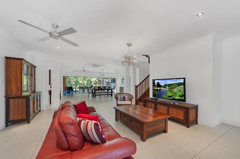 Luxury Home near Marina