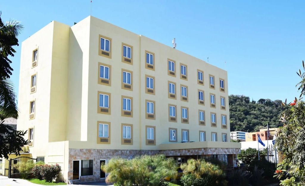 Beverly Hills: Hotel and Business
