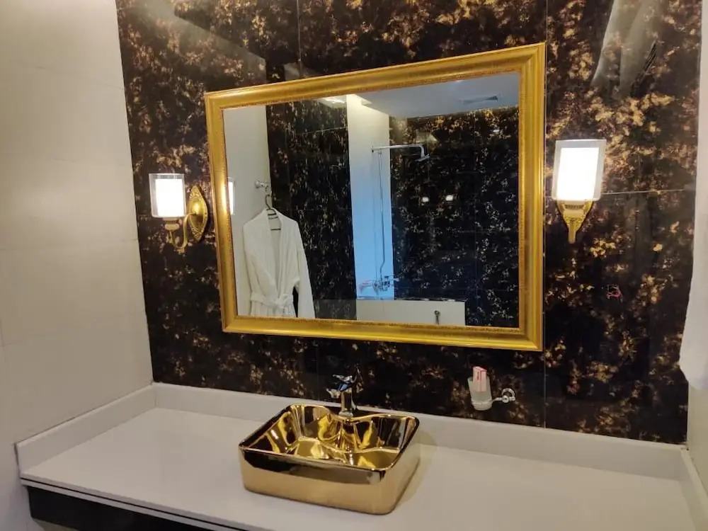 Royal Mansion Hotel