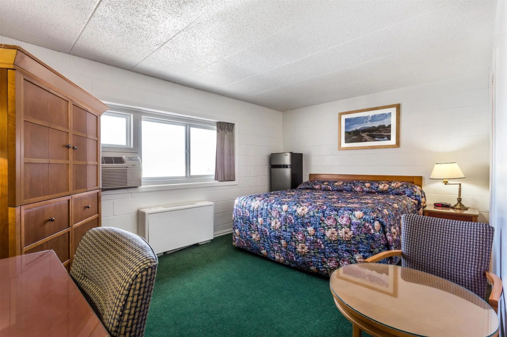 MOOSEJAW INN