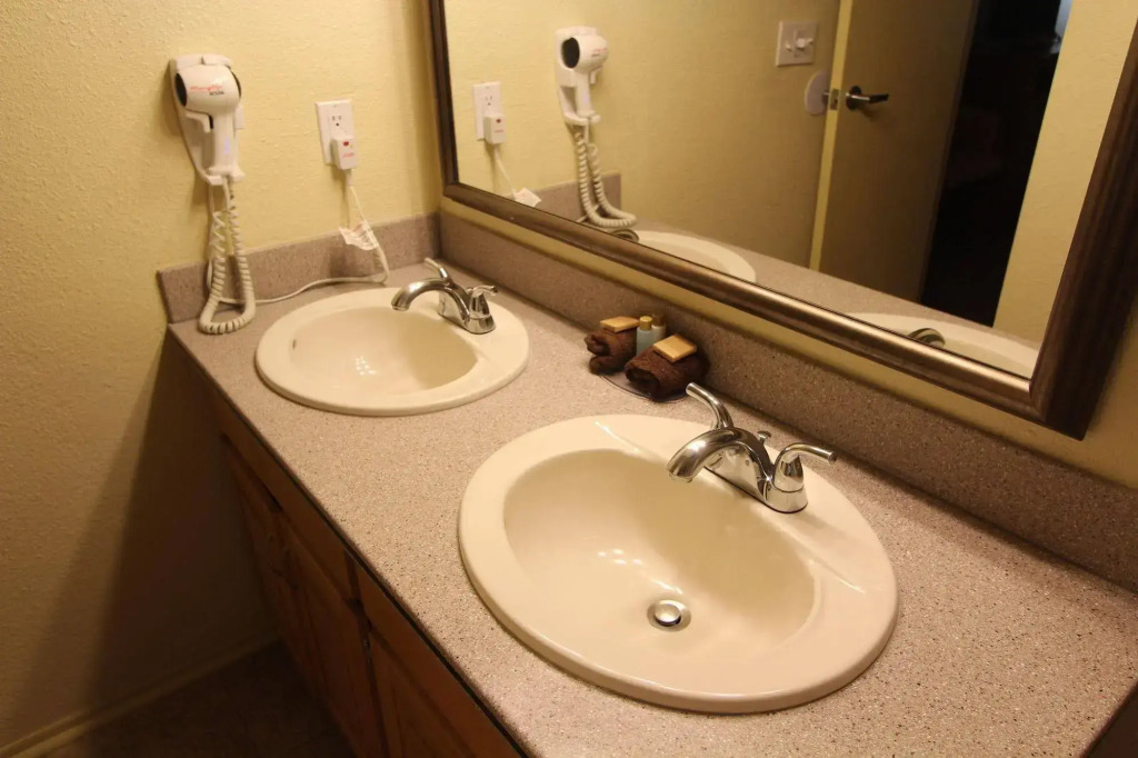 Crown Point Resort