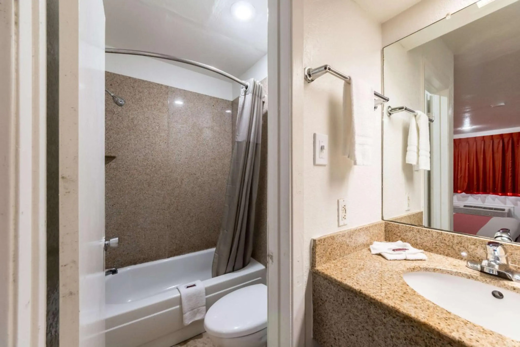 Motel 6 San Antonio, TX - Frost Bank Center