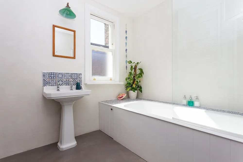 3 Bedroom House With Garden Near Notting Hill