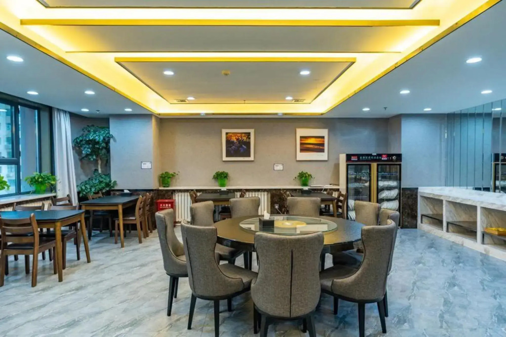 Super 8 Select Hotel (Yangzi Jiang Road Hongshan Park Branch)