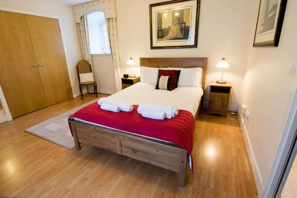 241 Fabulous three bedroom apartment on the second floor with parking