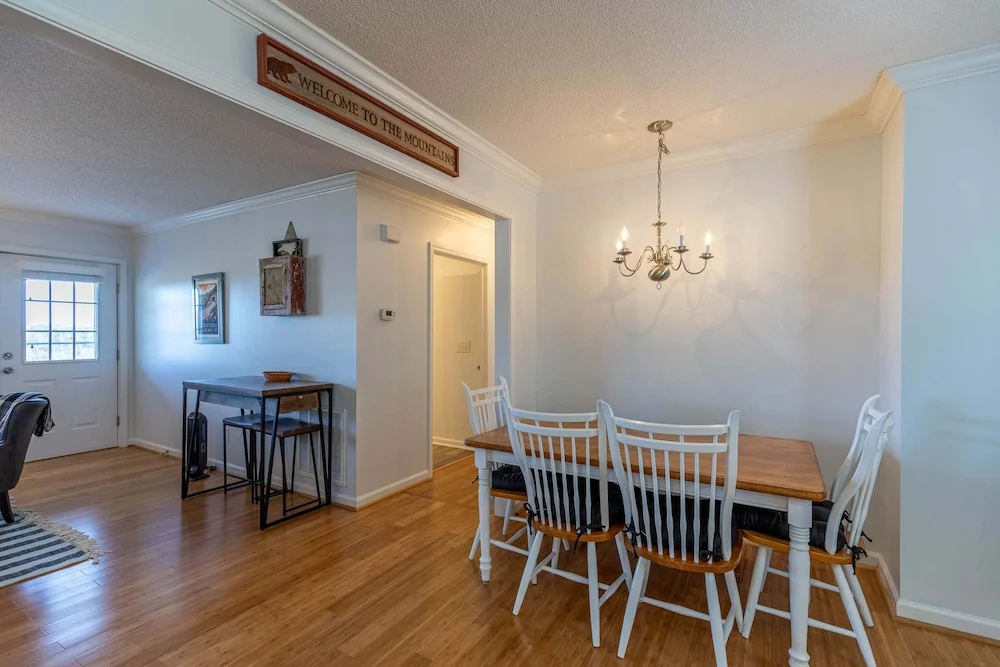 Seven Devils Sunrise - Updated Home With Mountain Views, gas Firetable, & Game Room