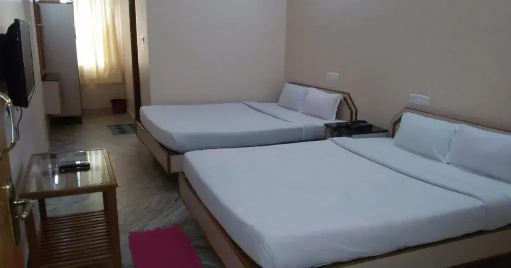 Hotel Saravana Grand