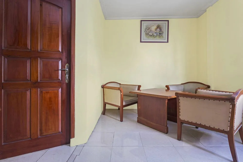 RedDoorz near Ciputra World Kuningan
