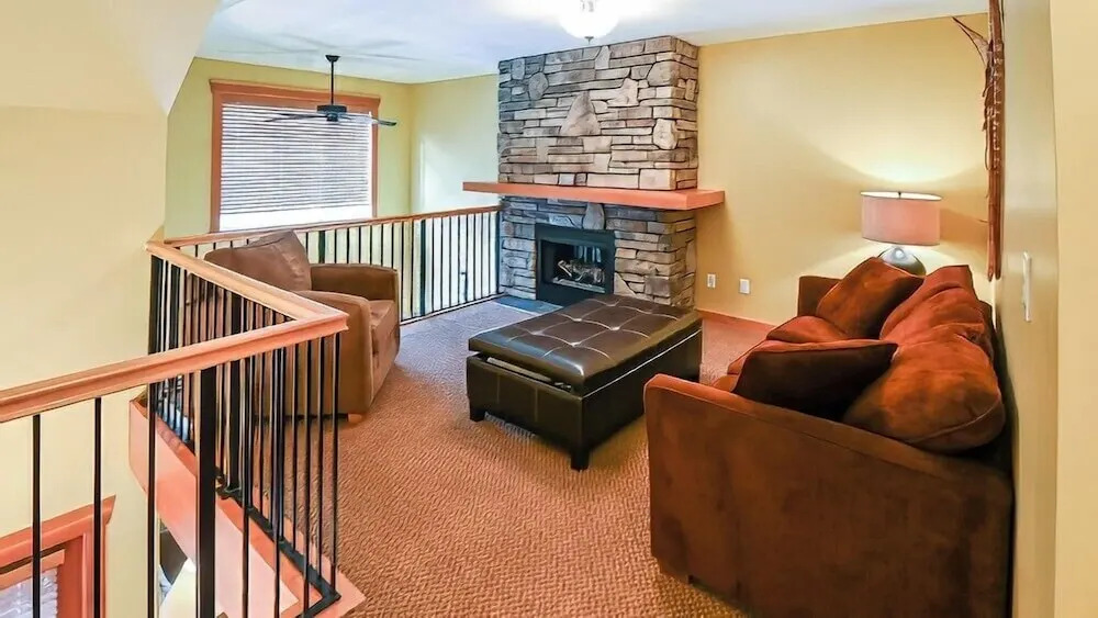Pinnacle Ridge Chalets by Fernie Lodging Co