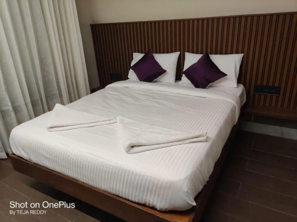 HOTEL V HITEC City