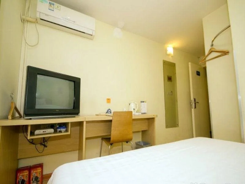 7 Days Inn Xian University of Communications Xingqing Park Branch