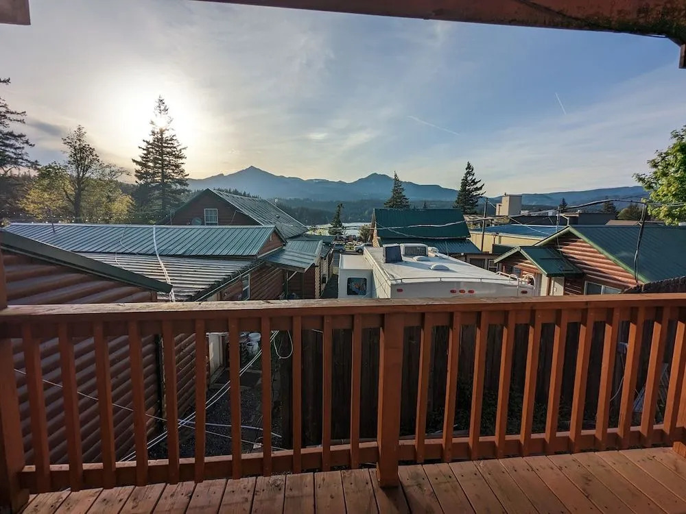 Bridge of The Gods Motel, Cabins & RV Park