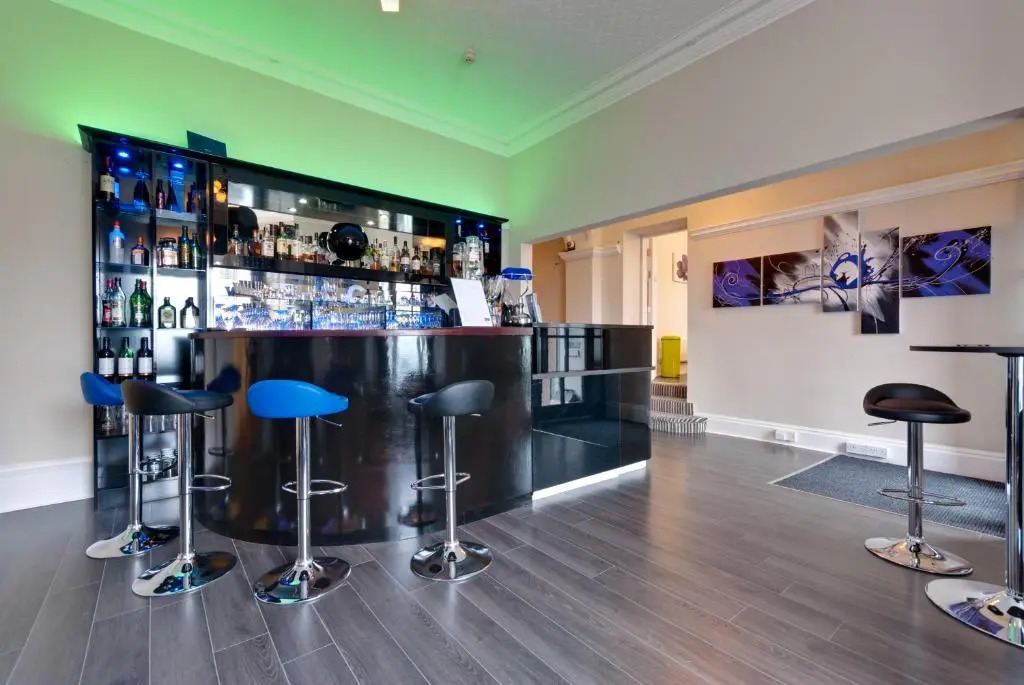Lauriston & Lawton Court Hotel