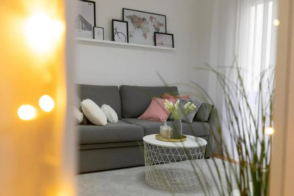 A-11.Cute renovated 1BD-5' metro