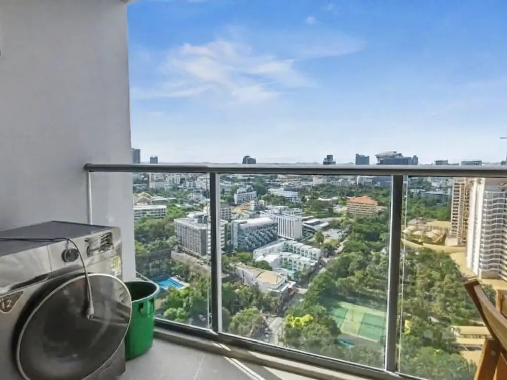 Luxury Large One Bedroom Seaview Serviced Apartment at Wongamat, Pattaya