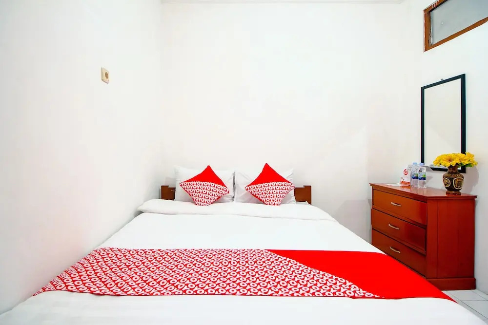 House 24 by OYO Rooms
