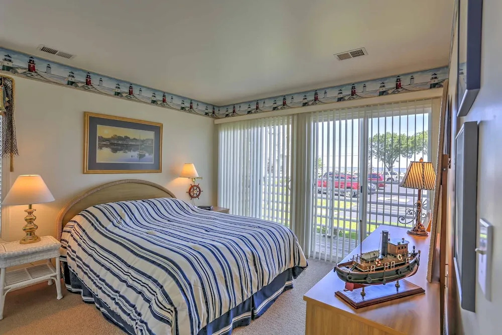 Charming Port Clinton Condo w/ Community Amenities