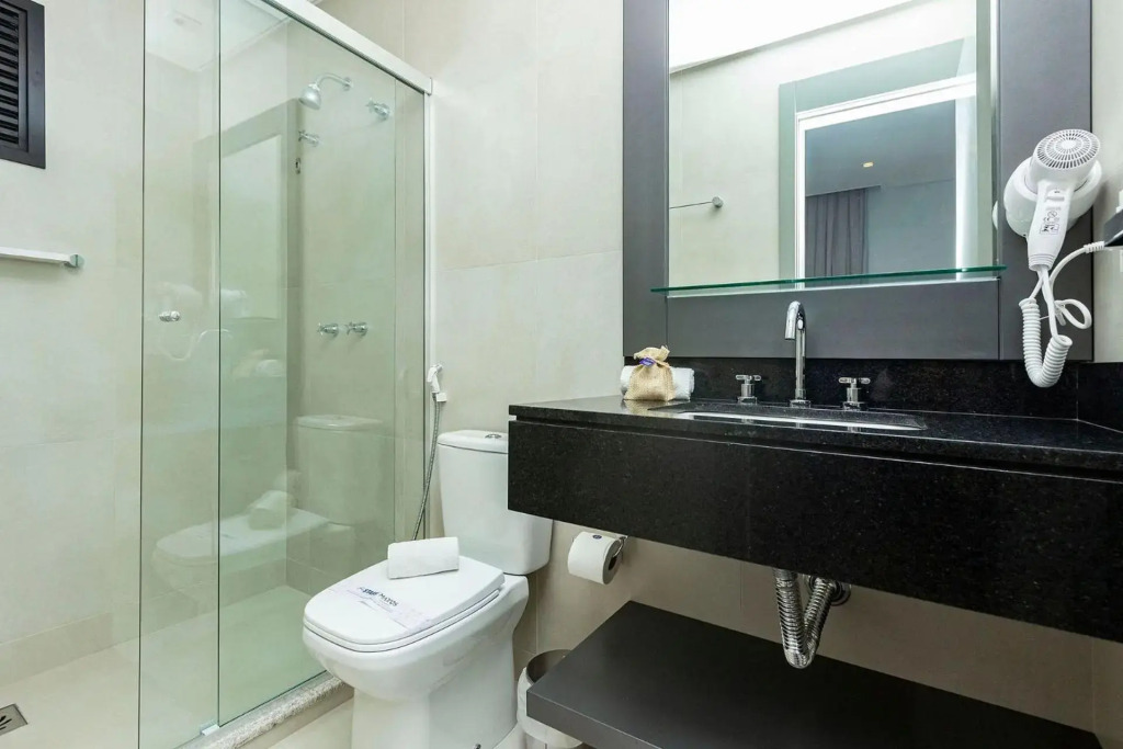 AION 205 - Apartamento a 50 metros da praia de Bombinhas - Piscina e Academia com Vista Panorâmica