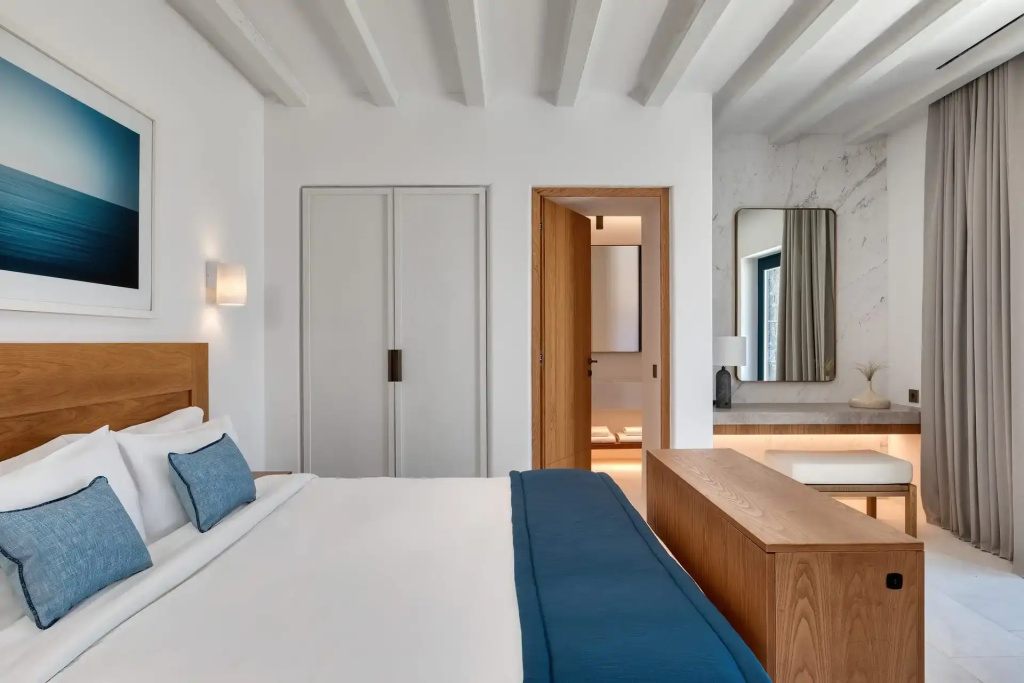 Sandblu Santorini, LXR Hotels & Resorts
