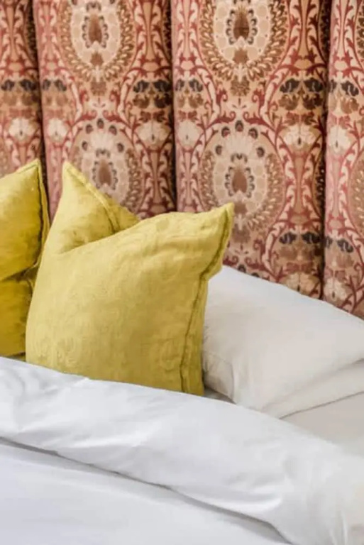 The Artists Hideaway-2 bed Mezzanine in Paddington - by Out of Office Lifestyle