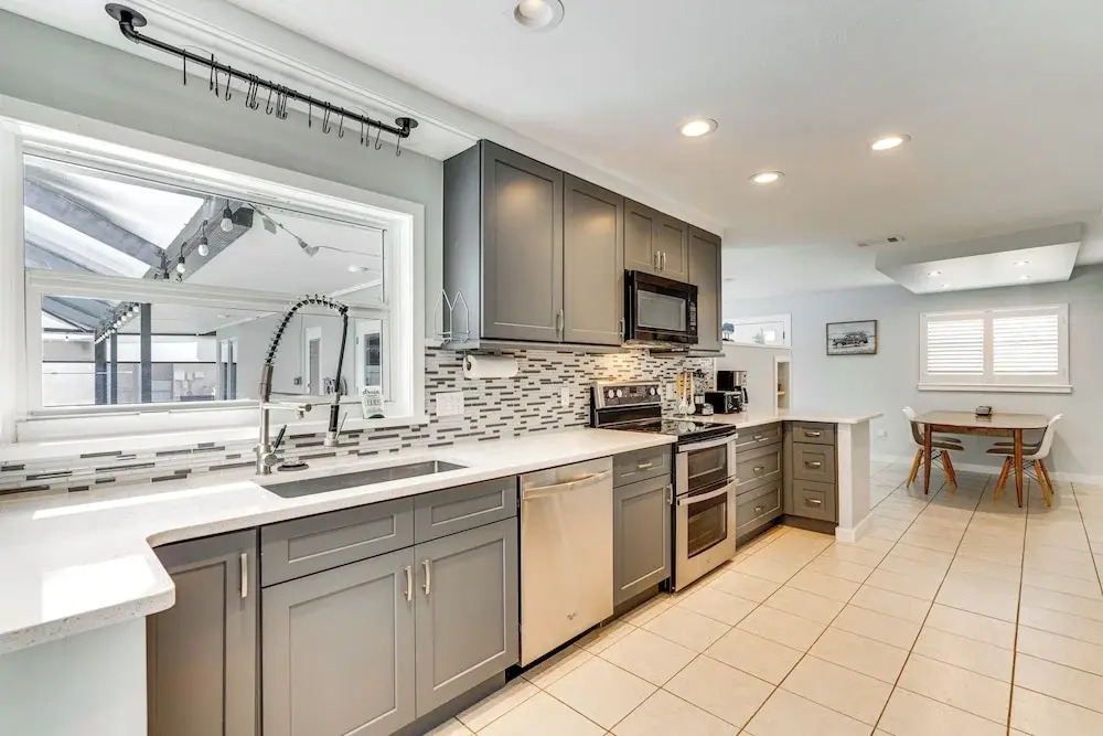 2 Mi to Beach: Canal-front Retreat in Cape Coral!