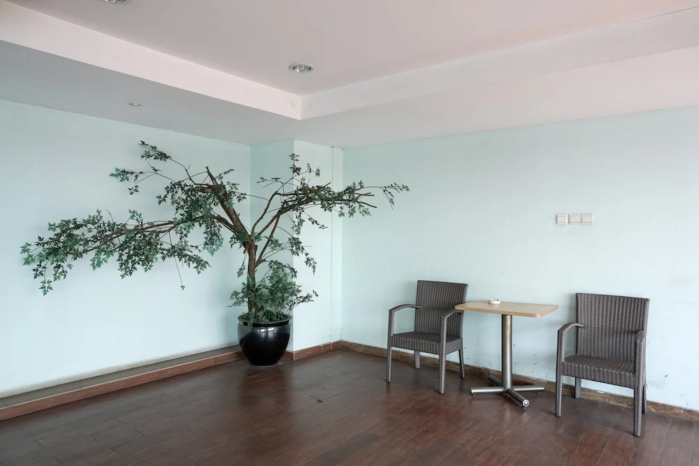 Cozy Living Studio Apartment At Belmont Residence Near Puri
