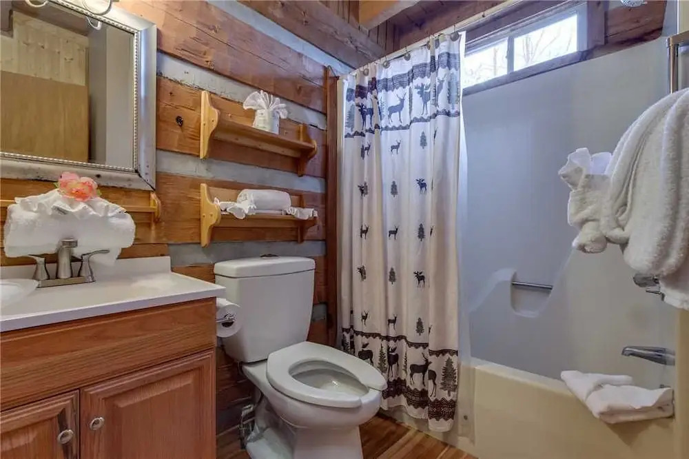 Moose Crossing - Three Bedroom Cabin