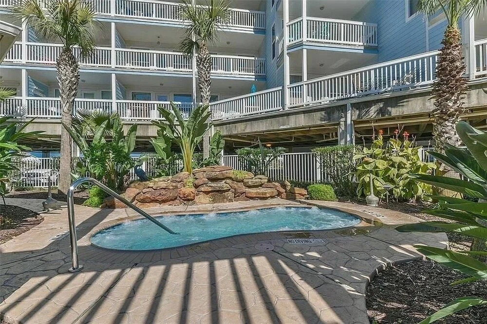 Seascape 1111 2 Bedroom Condo by RedAwning