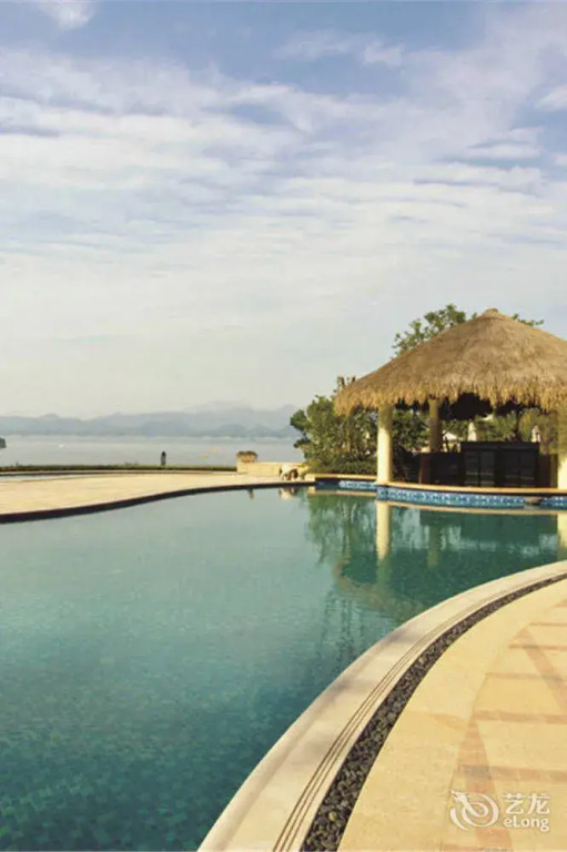 Greentown Island Lake Resort Hotel