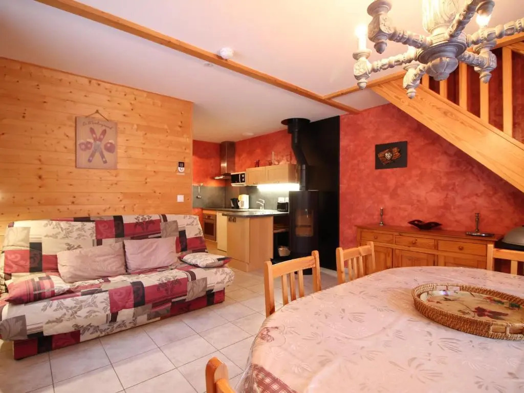 Chalet mitoyen avec terrasse, 2 chambres, parking privé - FR-1-608-65