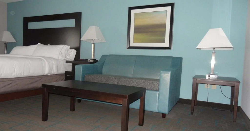 Holiday Inn Express Hotel Kansas City - Bonner Springs by IHG