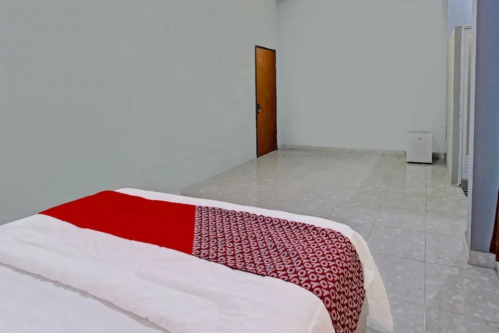 OYO 91210 Hotel J3