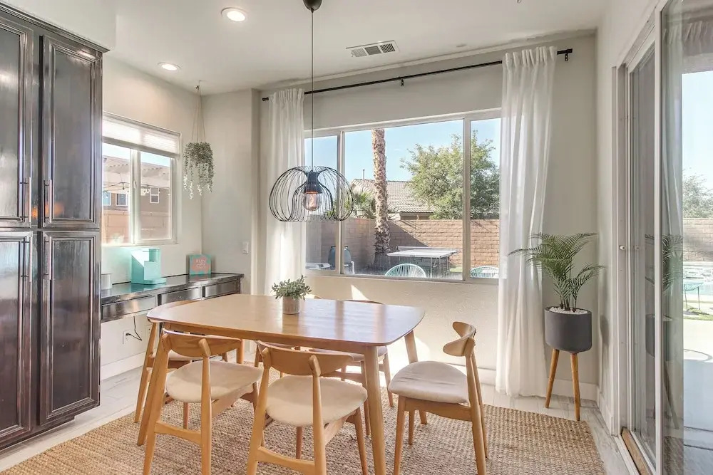 Indio Oasis w/ Heated Saltwater Pool + Hot Tub!