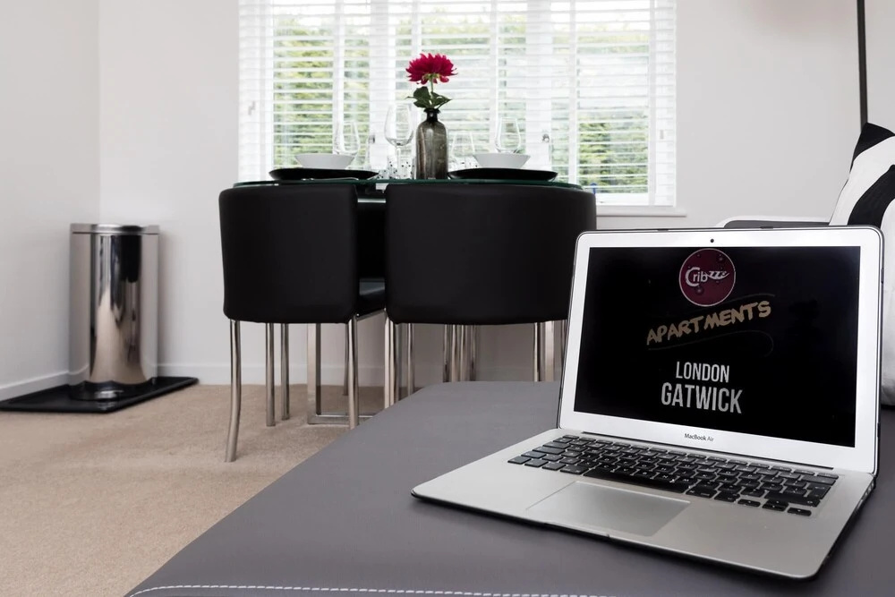 Park View- Close to East Surrey Hospital- Self Contained 2 bed