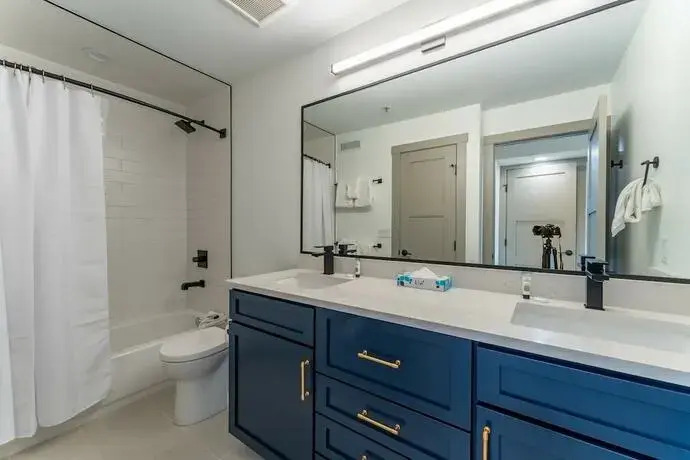 Lake Forest Summit Condo: Great Penthouse Views