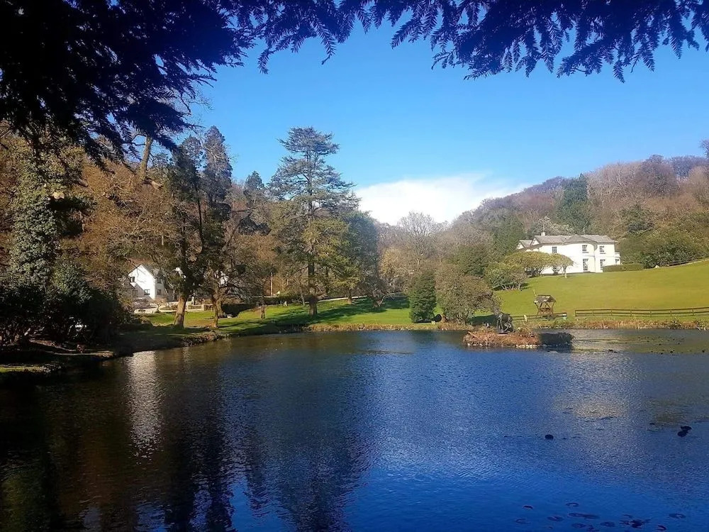 Rosecraddoc Manor - Lakeview