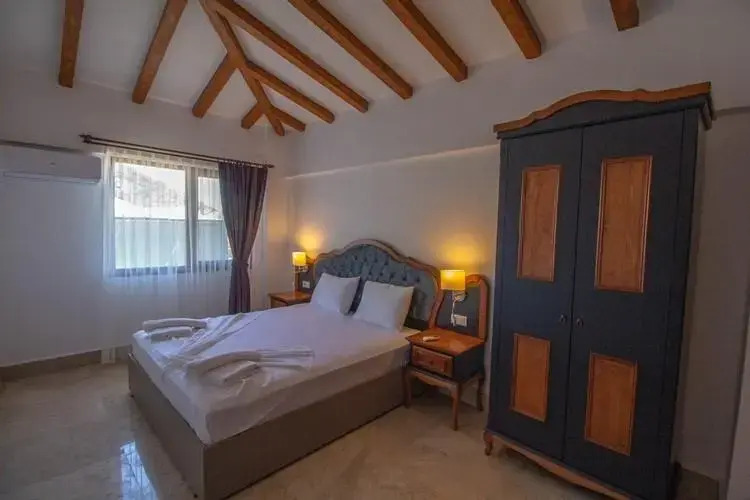 Tarzan Family Hotel