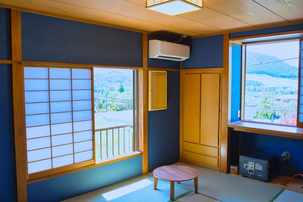 root hakone Bar & Guesthouse