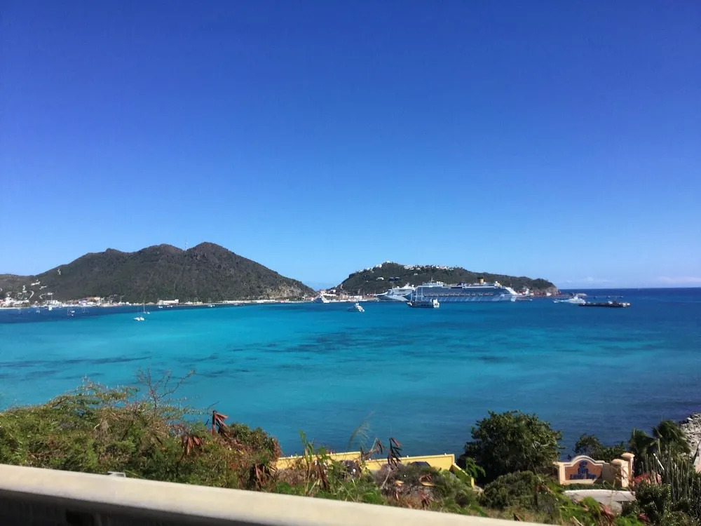 Studio in Sandy-ground, With Wonderful sea View, Shared Pool, Furnished Balcony