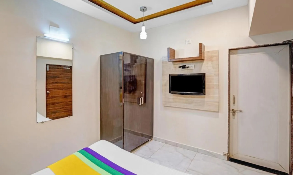 Itsy Hotels Aakash,100 Mts From Sardar Patel Stadium